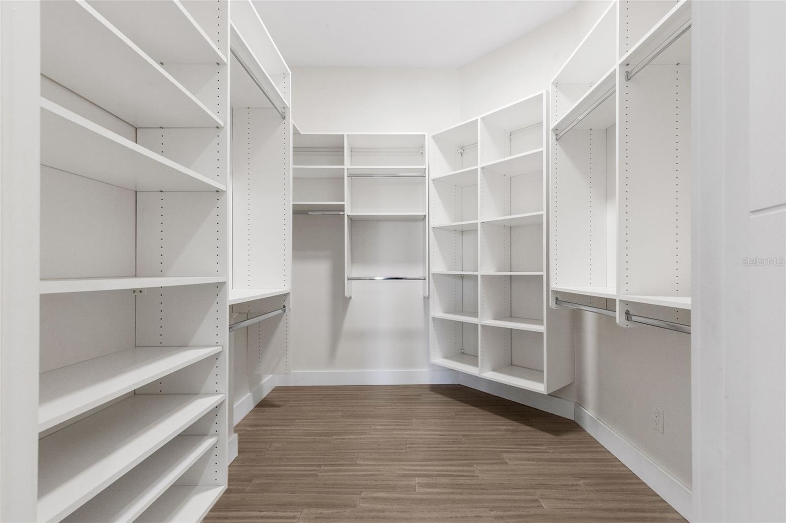 3835 SHORE ACRES BLVD NE, ST PETERSBURG, FL, 33703