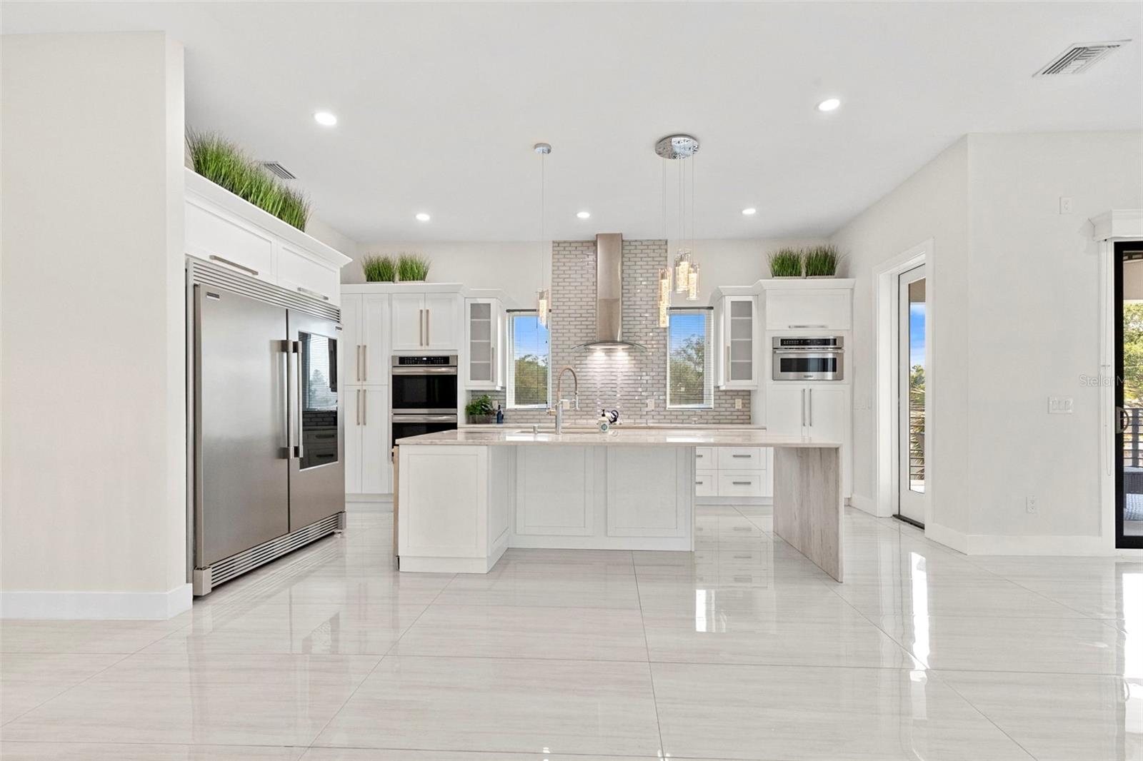 3835 SHORE ACRES BLVD NE, ST PETERSBURG, FL, 33703