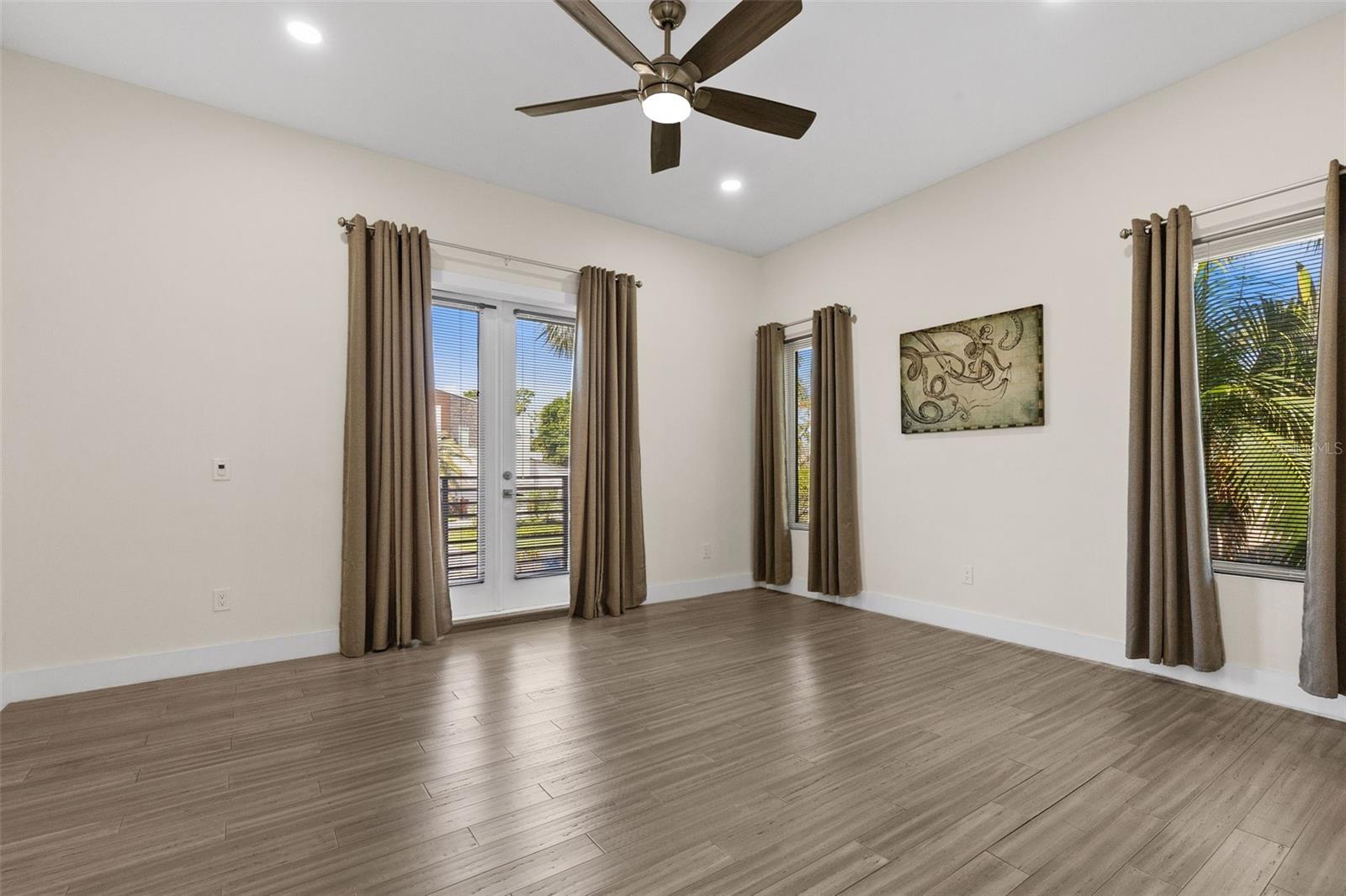 3835 SHORE ACRES BLVD NE, ST PETERSBURG, FL, 33703