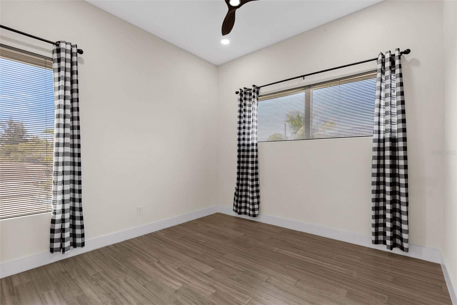 3835 SHORE ACRES BLVD NE, ST PETERSBURG, FL, 33703