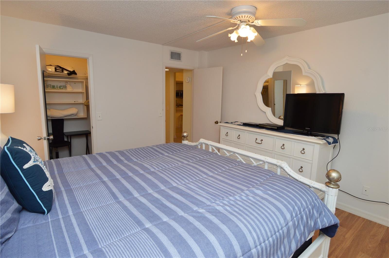 18650 GULF BLVD #305, INDIAN SHORES, FL, 33785