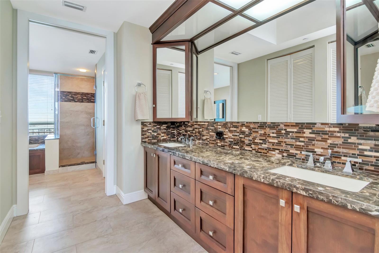 1560 GULF BLVD #4, CLEARWATER BEACH, FL, 33767