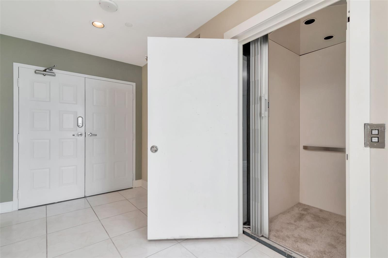 1560 GULF BLVD #4, CLEARWATER BEACH, FL, 33767