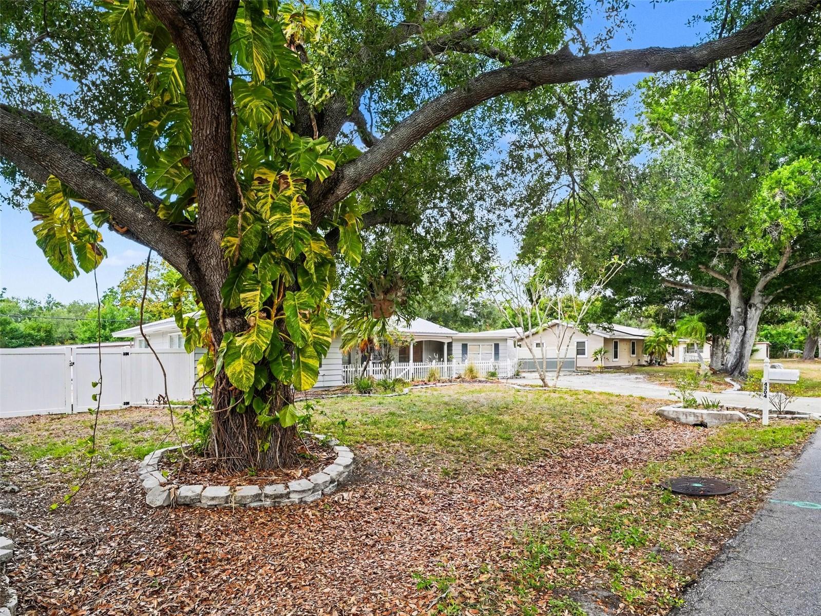 4304 MIDLAND RD, SARASOTA, FL, 34231