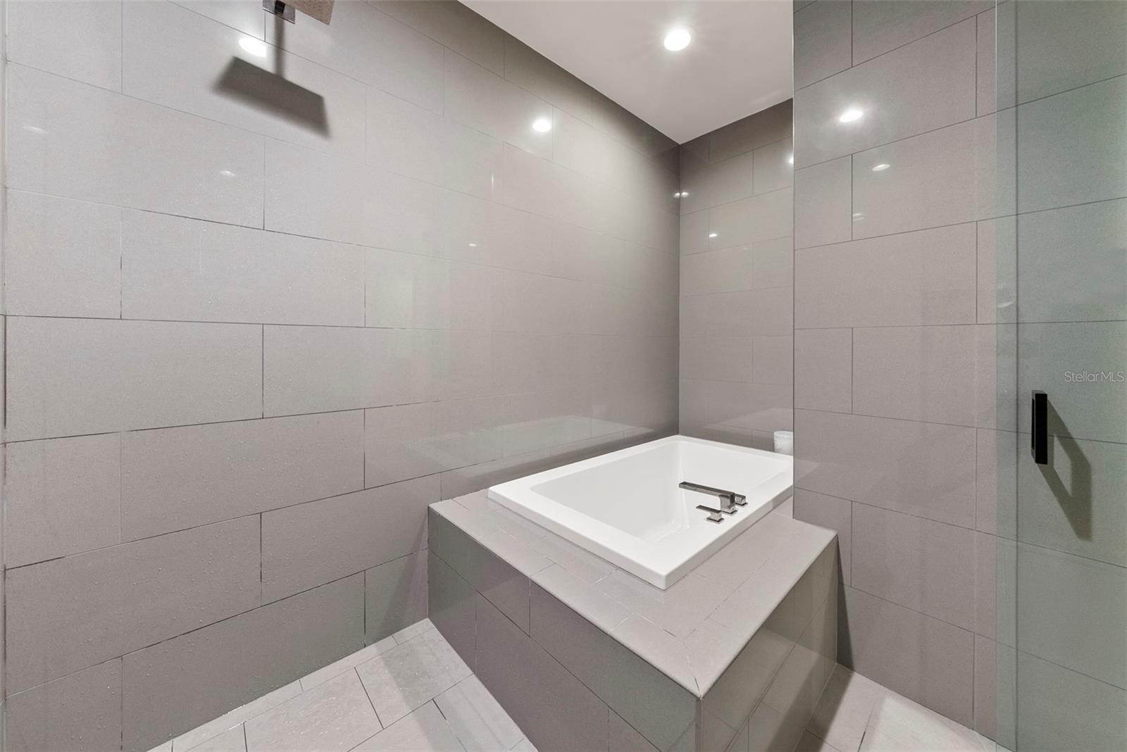 1123 ABBEYS WAY, TAMPA, FL, 33602