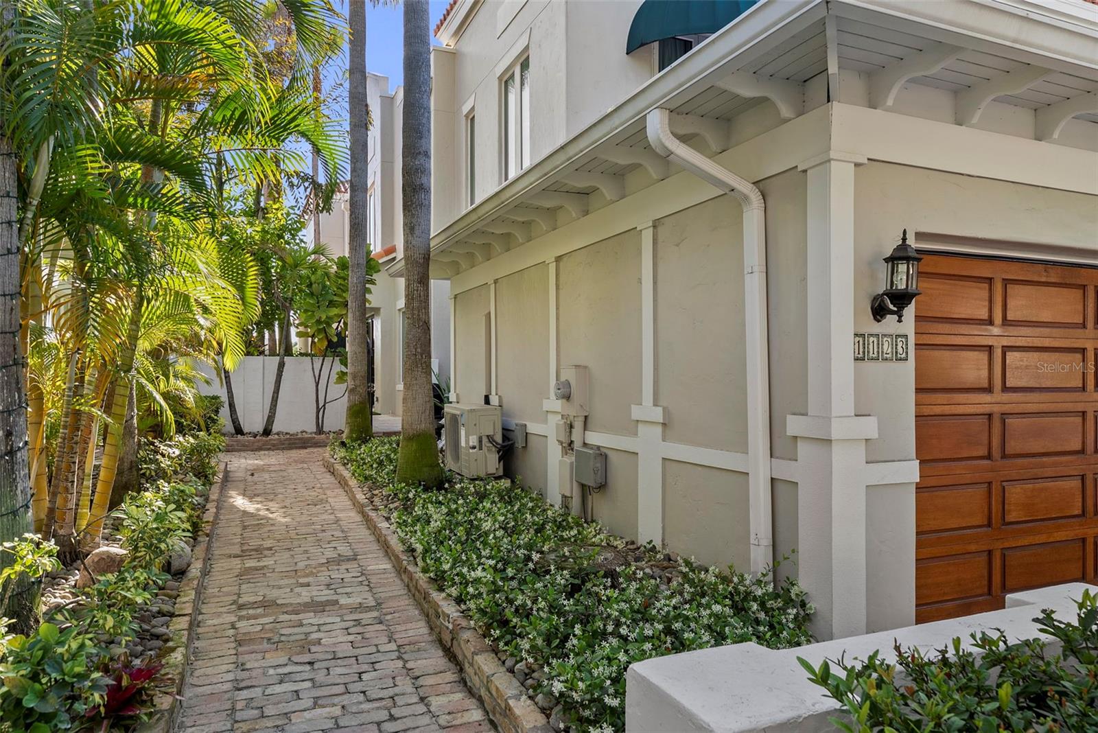 1123 ABBEYS WAY, TAMPA, FL, 33602