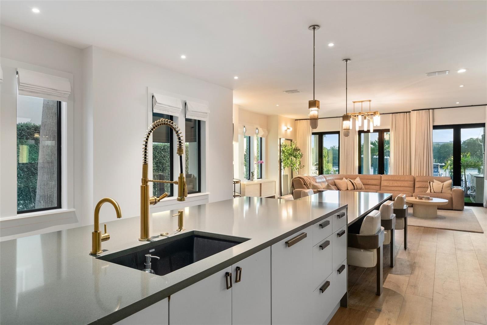 1123 ABBEYS WAY, TAMPA, FL, 33602