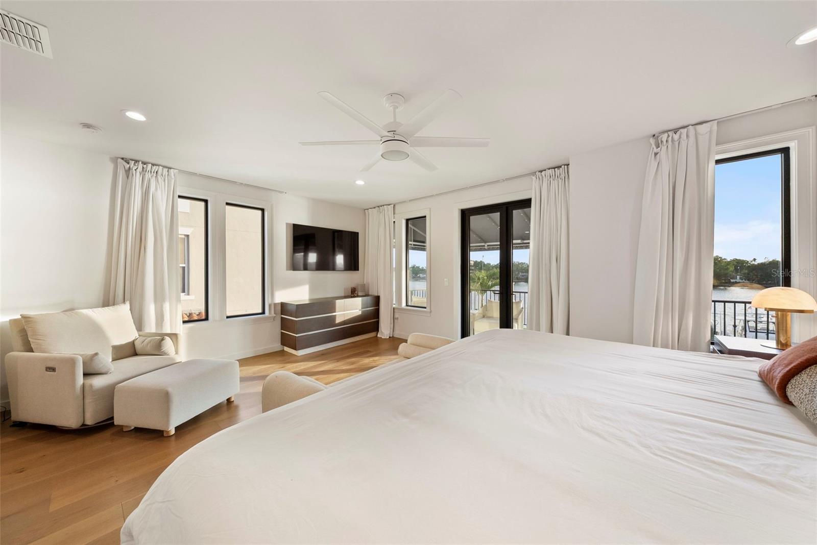 1123 ABBEYS WAY, TAMPA, FL, 33602