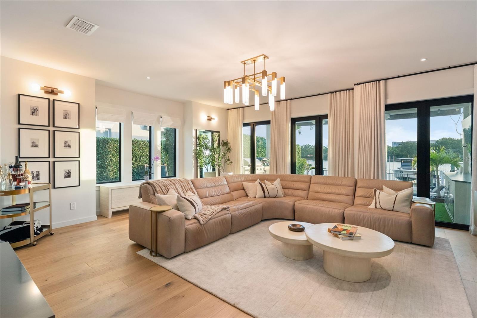 1123 ABBEYS WAY, TAMPA, FL, 33602