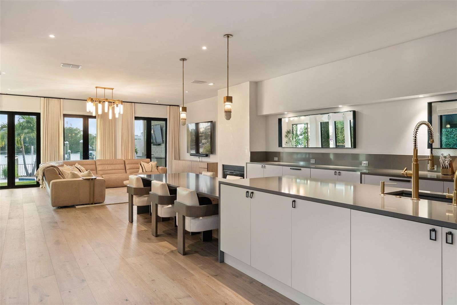 1123 ABBEYS WAY, TAMPA, FL, 33602