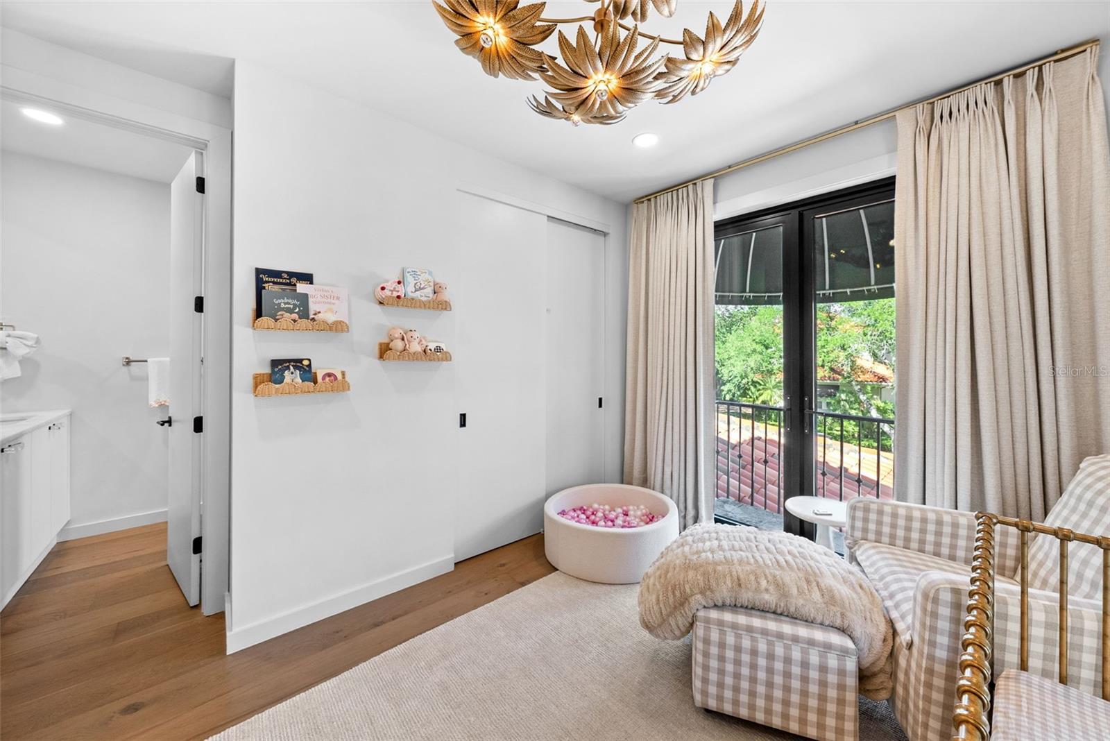 1123 ABBEYS WAY, TAMPA, FL, 33602