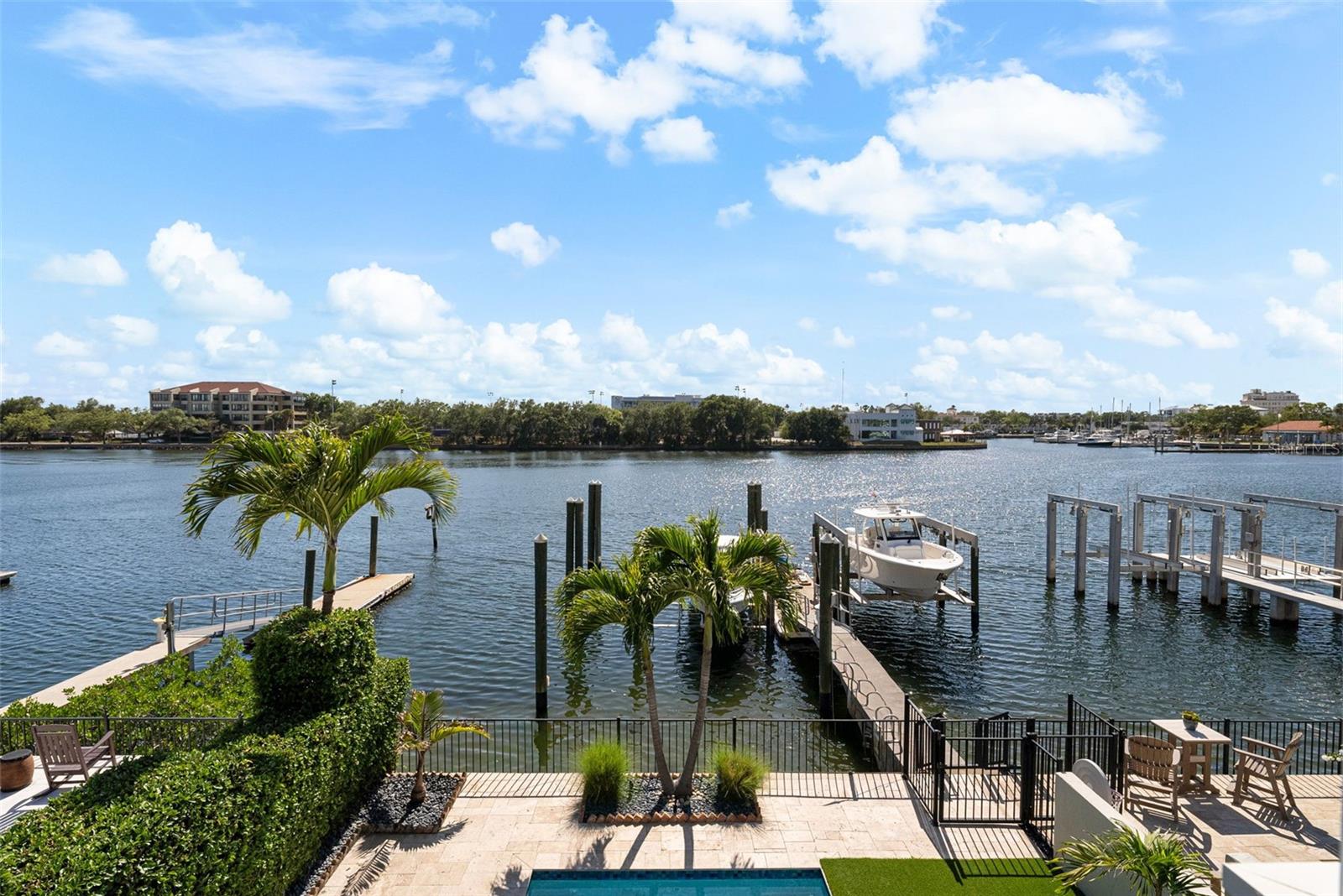 1123 ABBEYS WAY, TAMPA, FL, 33602