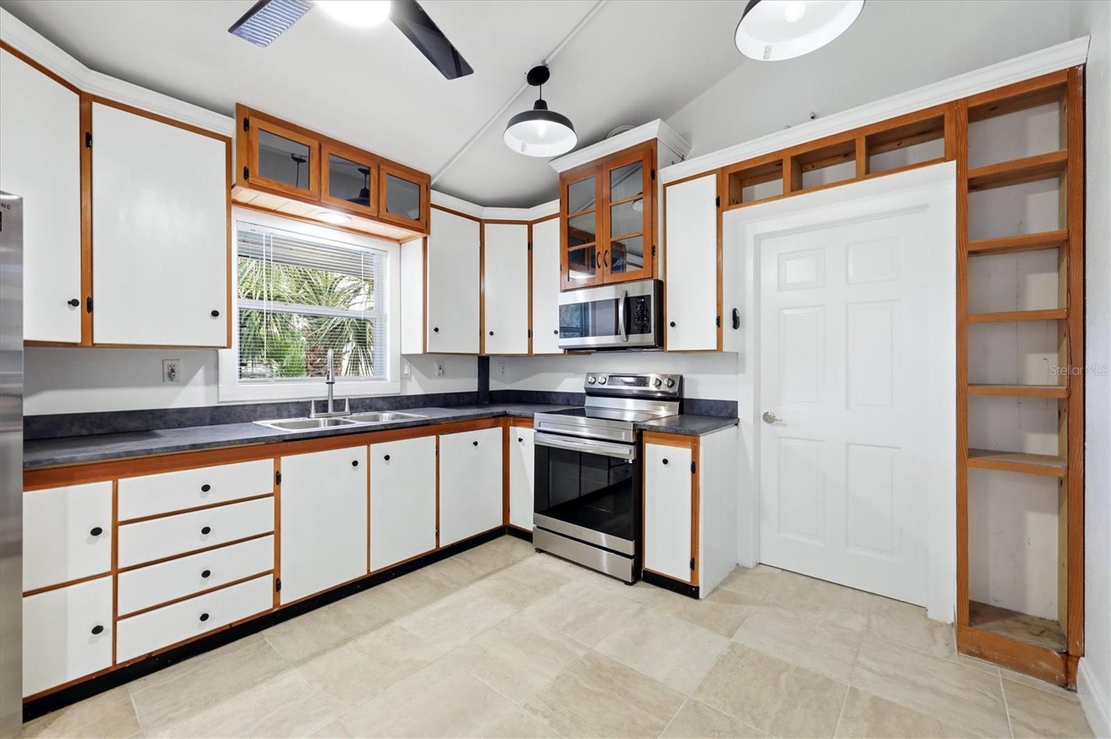 902 37TH ST W, BRADENTON, FL, 34205