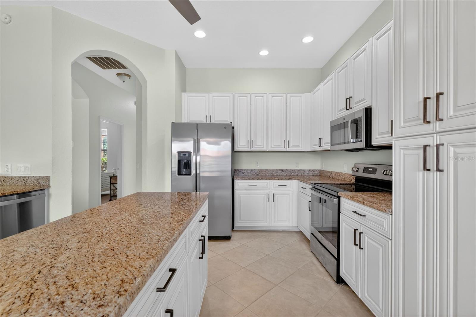 10180 LAKE MIONA WAY, OXFORD, FL, 34484
