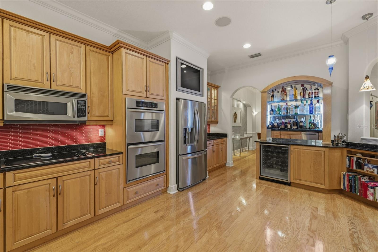 615 SAXONY BLVD, ST PETERSBURG, FL, 33701
