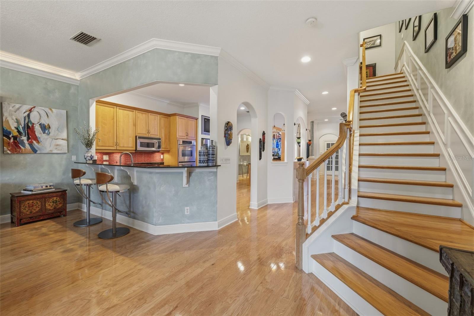 615 SAXONY BLVD, ST PETERSBURG, FL, 33701