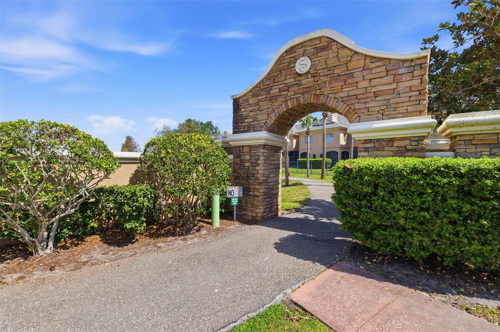 615 SAXONY BLVD, ST PETERSBURG, FL, 33701