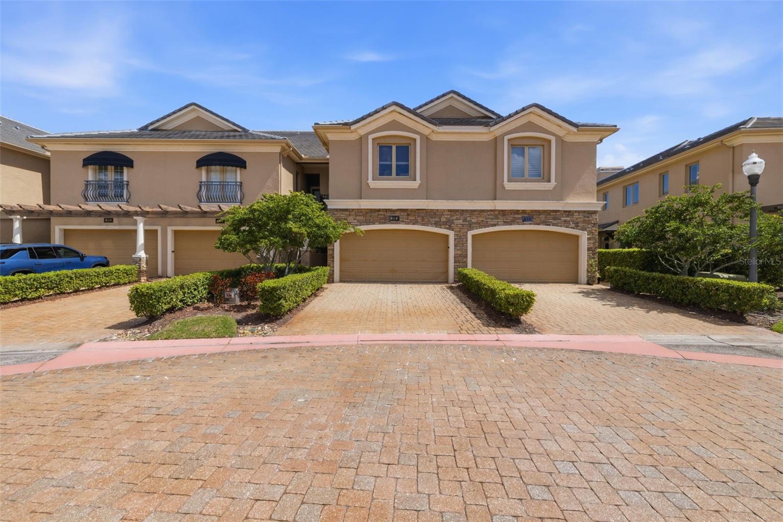 615 SAXONY BLVD, ST PETERSBURG, FL, 33701