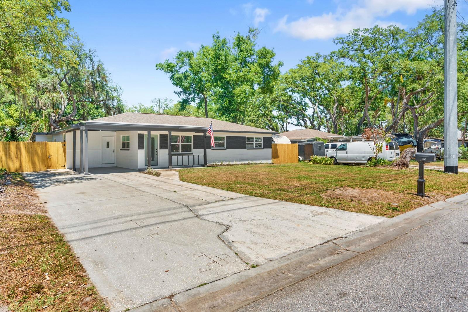 207 W BOUGAINVILLEA AVE, TAMPA, FL, 33612