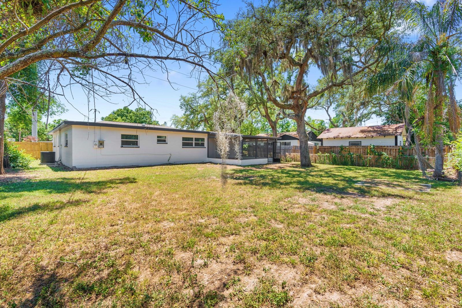207 W BOUGAINVILLEA AVE, TAMPA, FL, 33612