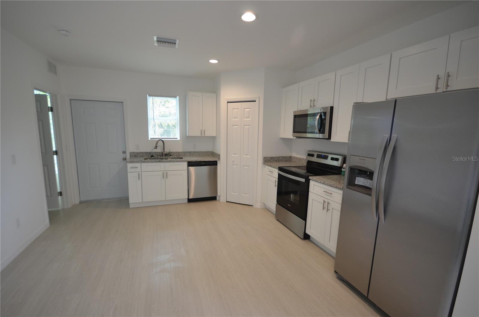 3305 BASSIE CT, FORT MYERS, FL, 33916