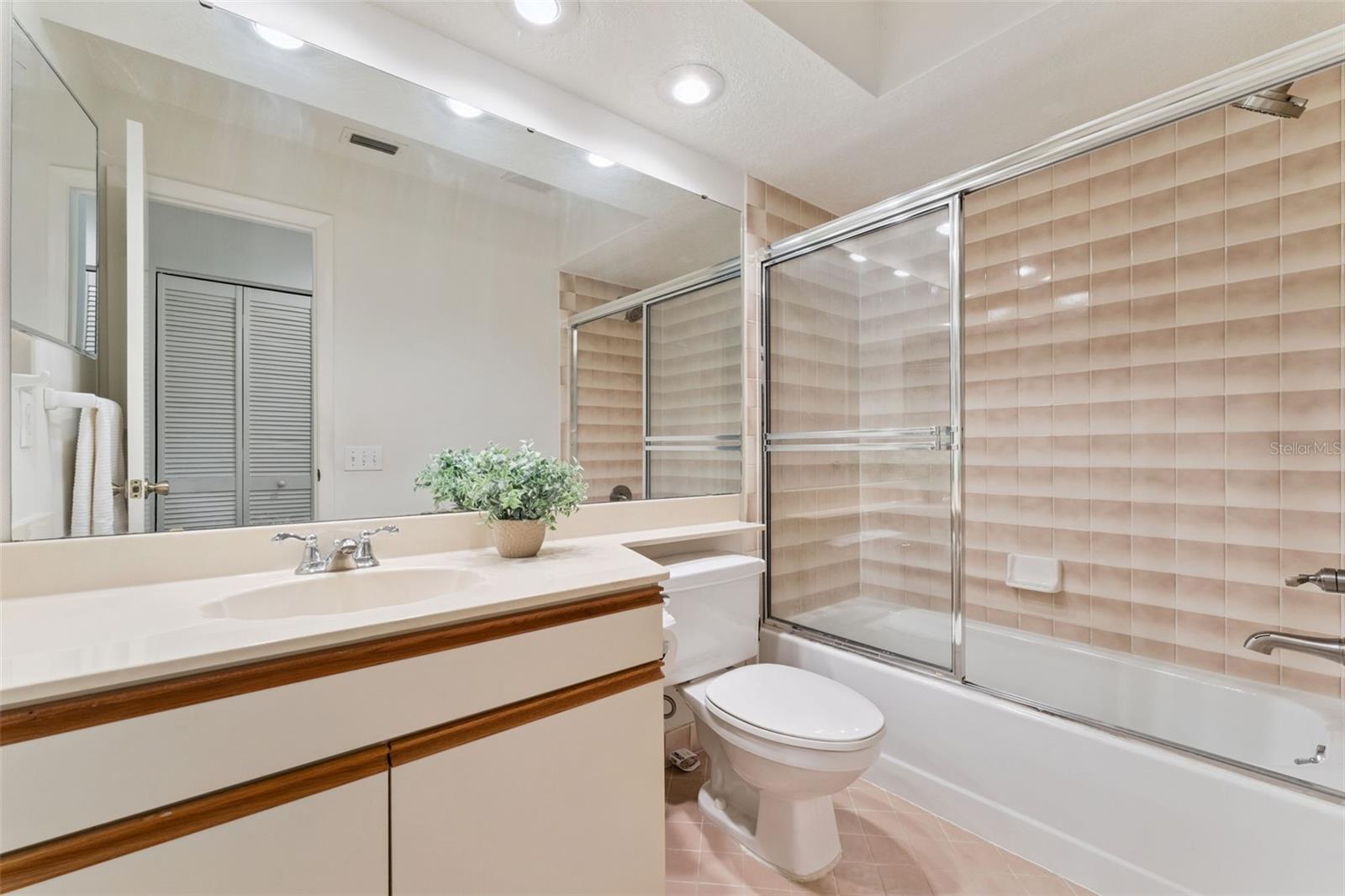 6401 WELLINGTON DR, ORLANDO, FL, 32819