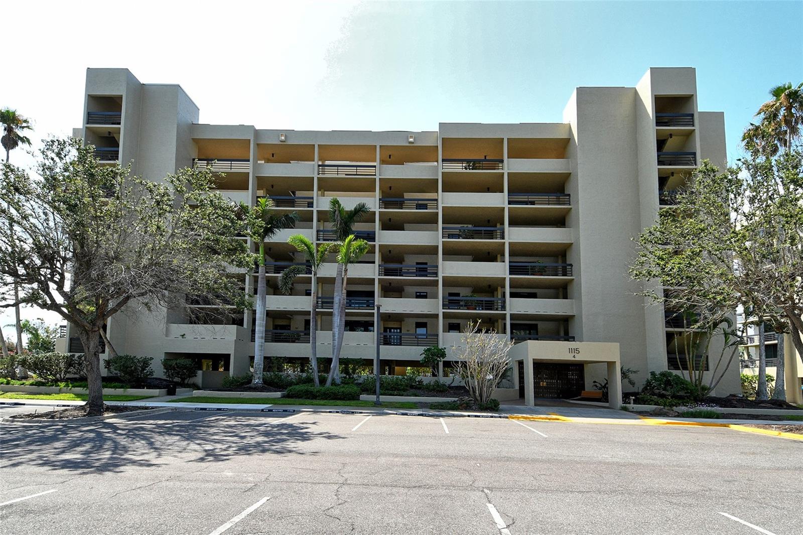 1115 GULF OF MEXICO DR #304, LONGBOAT KEY, FL, 34228