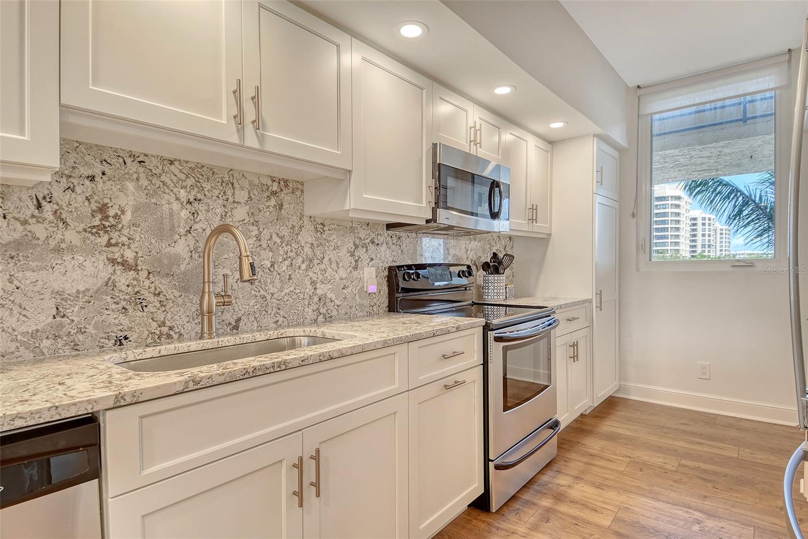 1115 GULF OF MEXICO DR #304, LONGBOAT KEY, FL, 34228