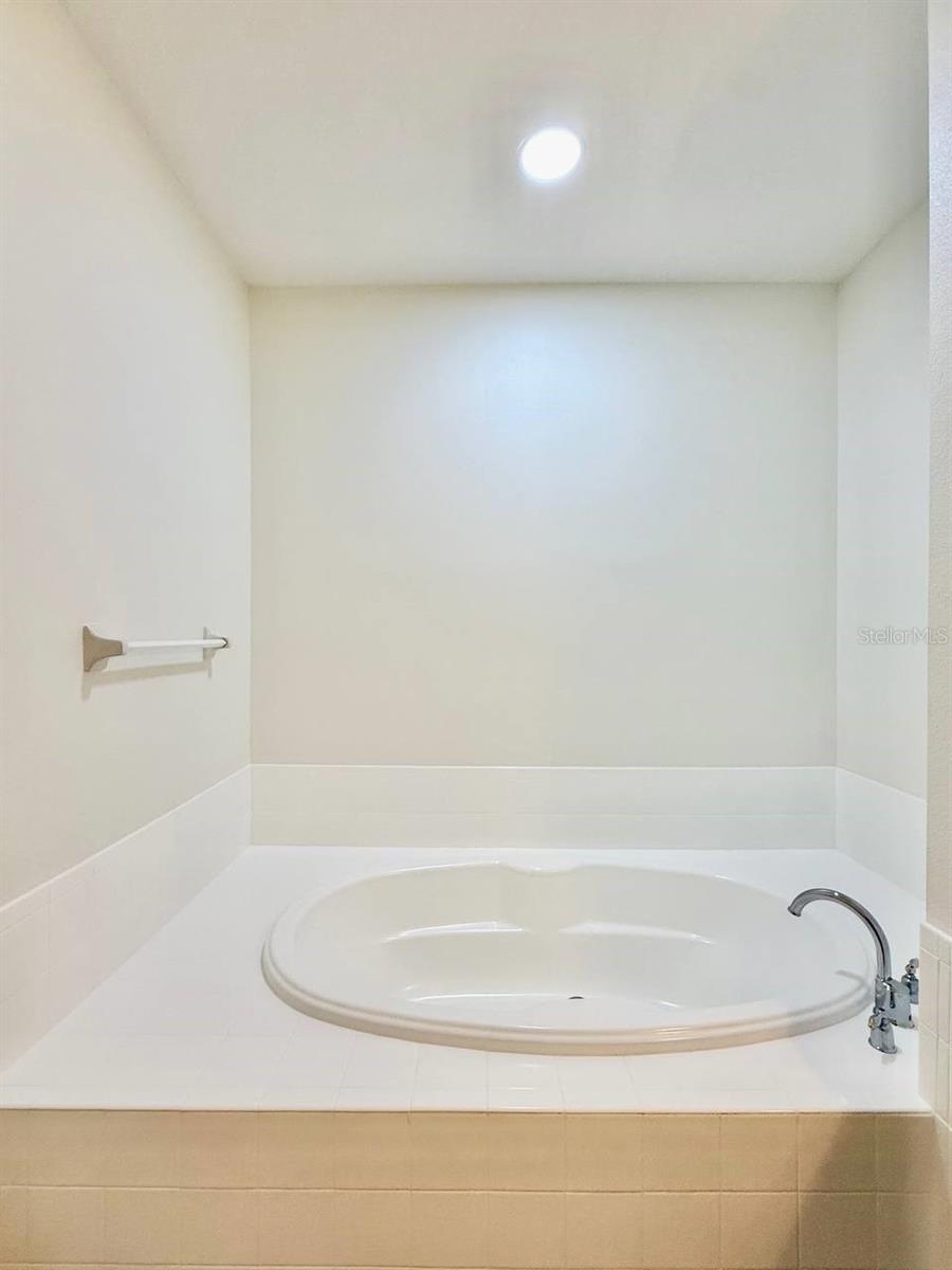 8614 MIRAMAR TERRACE CIR #8614, TEMPLE TERRACE, FL, 33637