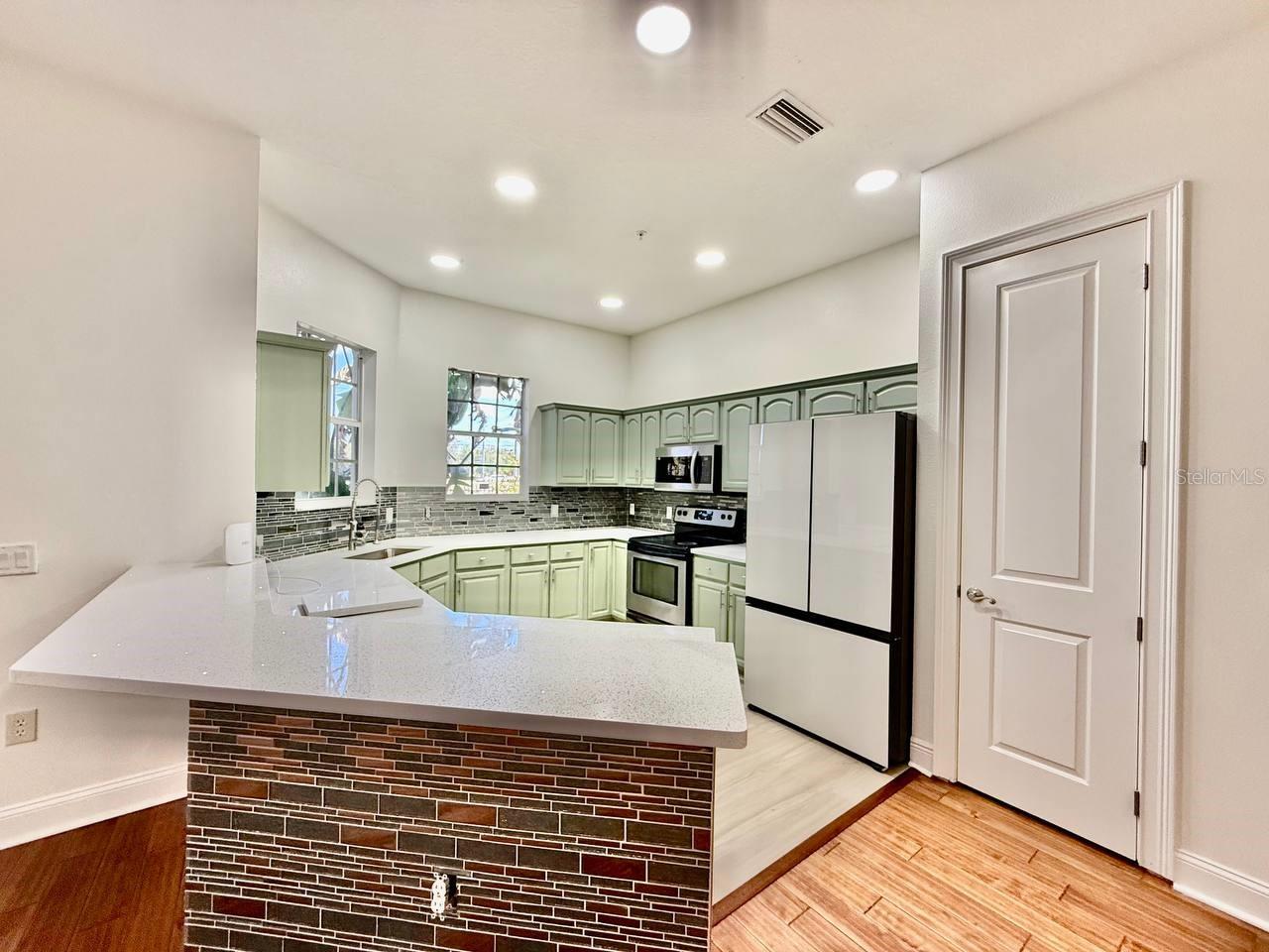 8614 MIRAMAR TERRACE CIR #8614, TEMPLE TERRACE, FL, 33637