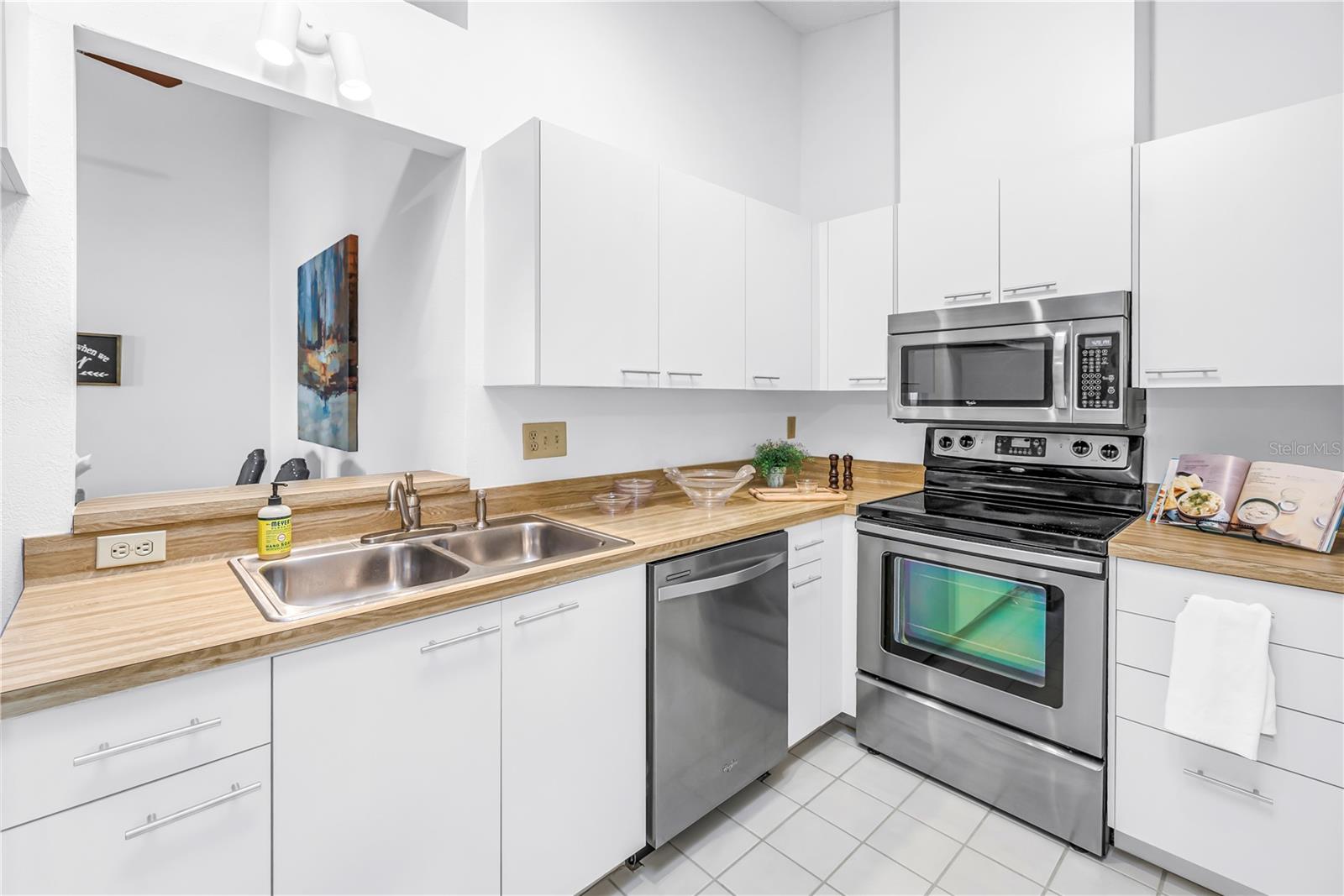 1044 ROMANO CT NE, ST PETERSBURG, FL, 33702