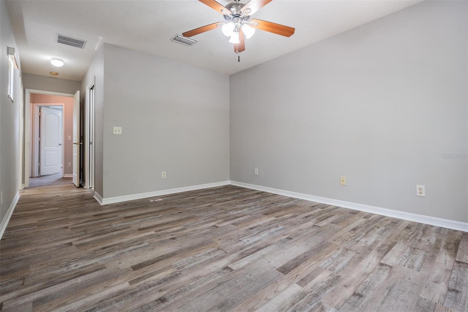 9084 IRON OAK AVE, TAMPA, FL, 33647