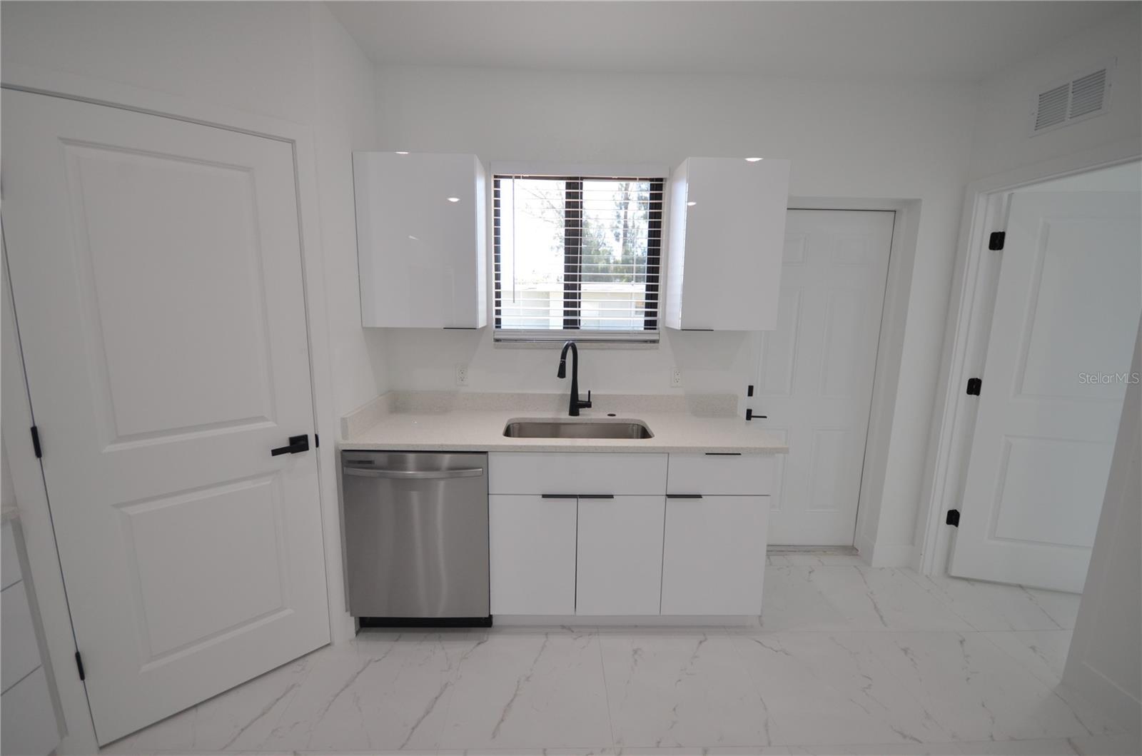 2188 BARKER BLVD, FORT MYERS, FL, 33916