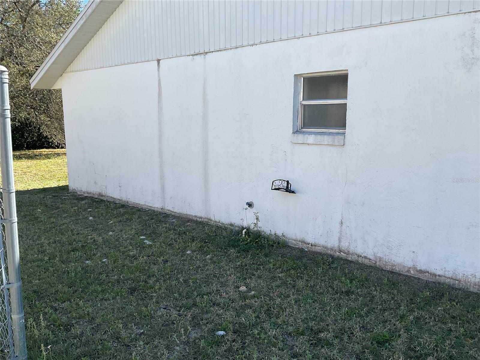 1073 W EMBASSY DR, DELTONA, FL, 32725