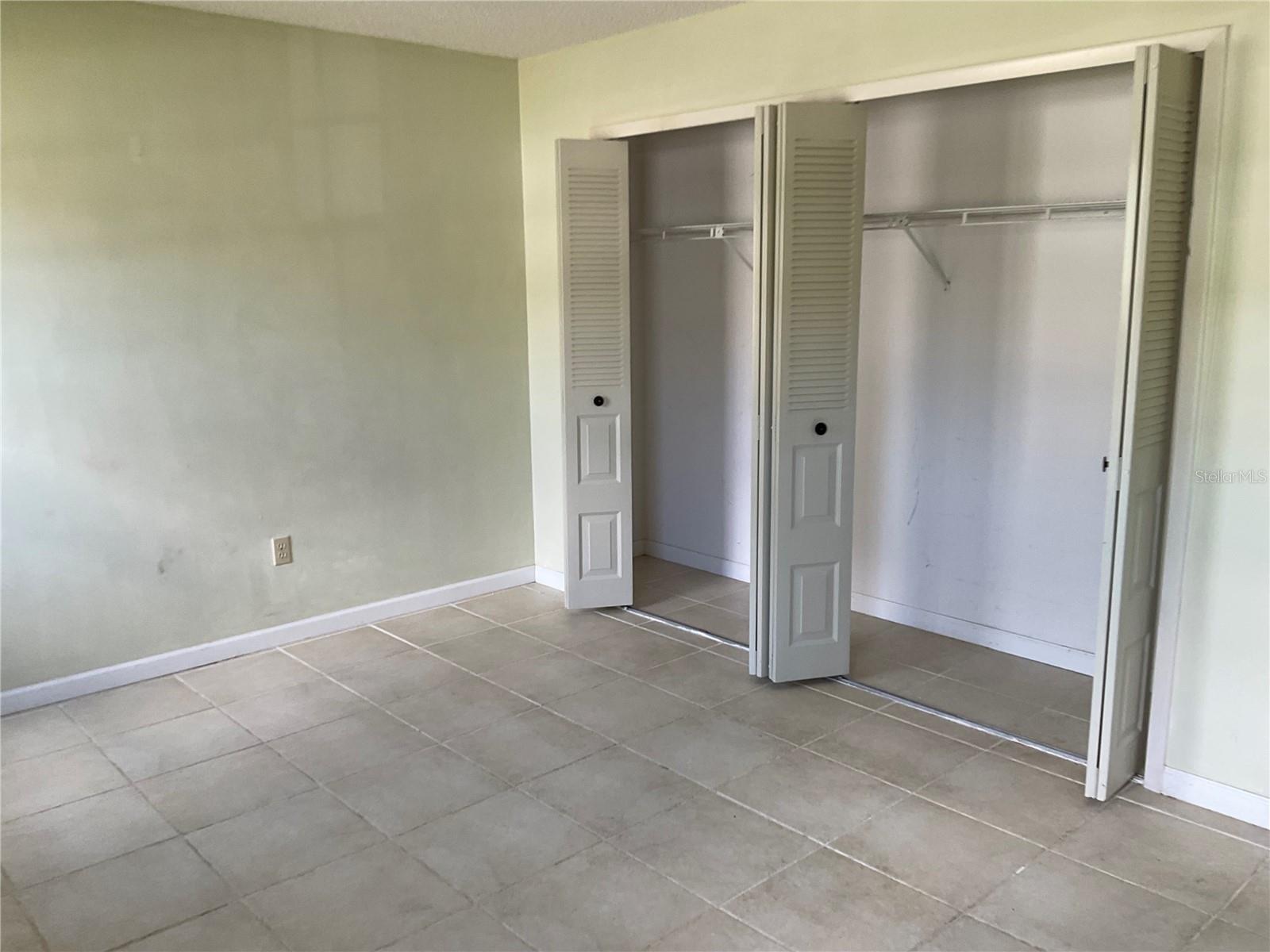 1073 W EMBASSY DR, DELTONA, FL, 32725