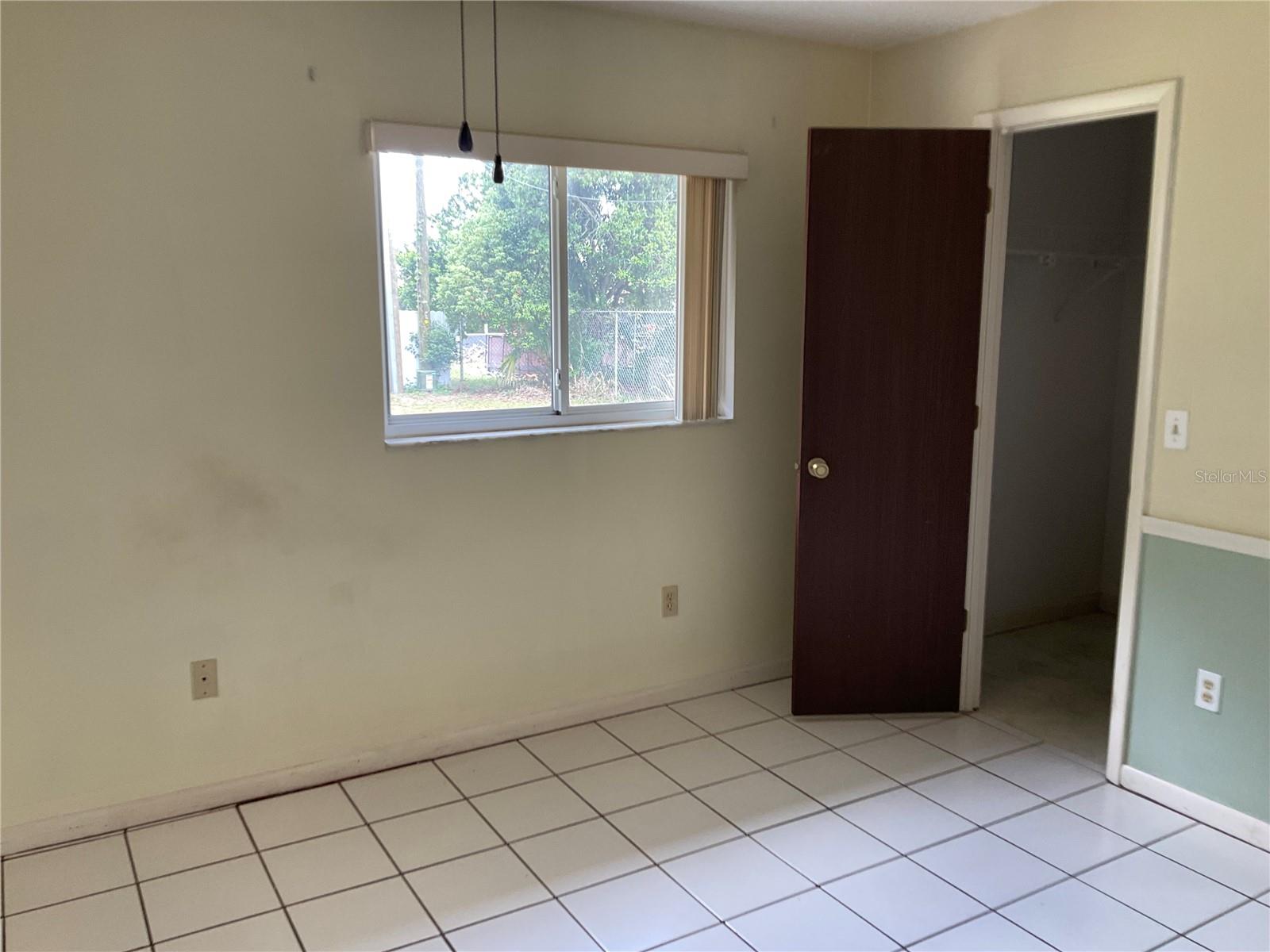 1073 W EMBASSY DR, DELTONA, FL, 32725