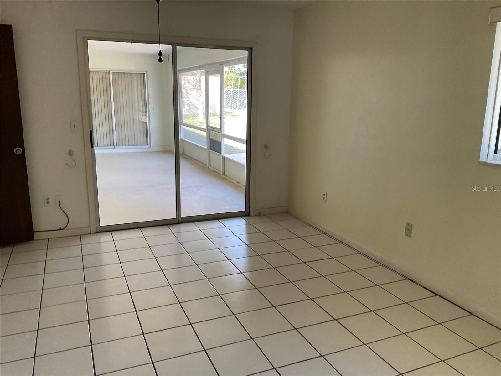 1073 W EMBASSY DR, DELTONA, FL, 32725