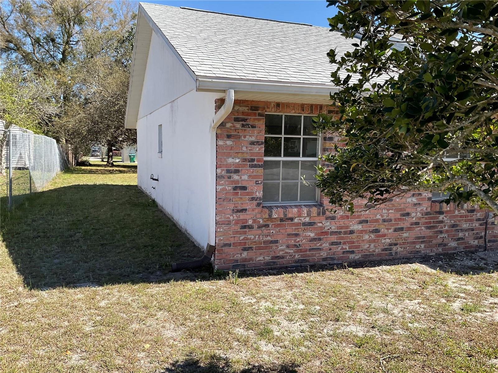 1073 W EMBASSY DR, DELTONA, FL, 32725
