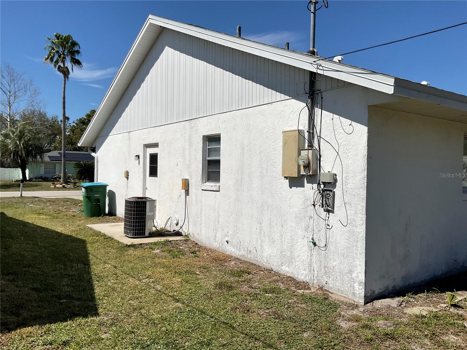 1073 W EMBASSY DR, DELTONA, FL, 32725