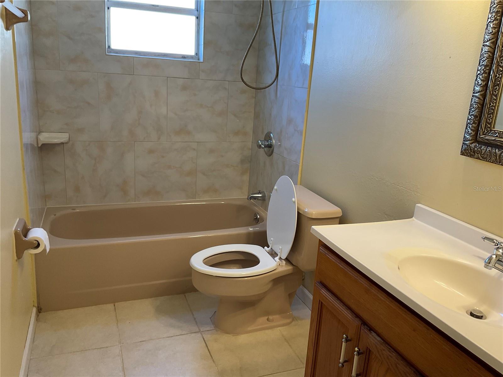 1073 W EMBASSY DR, DELTONA, FL, 32725