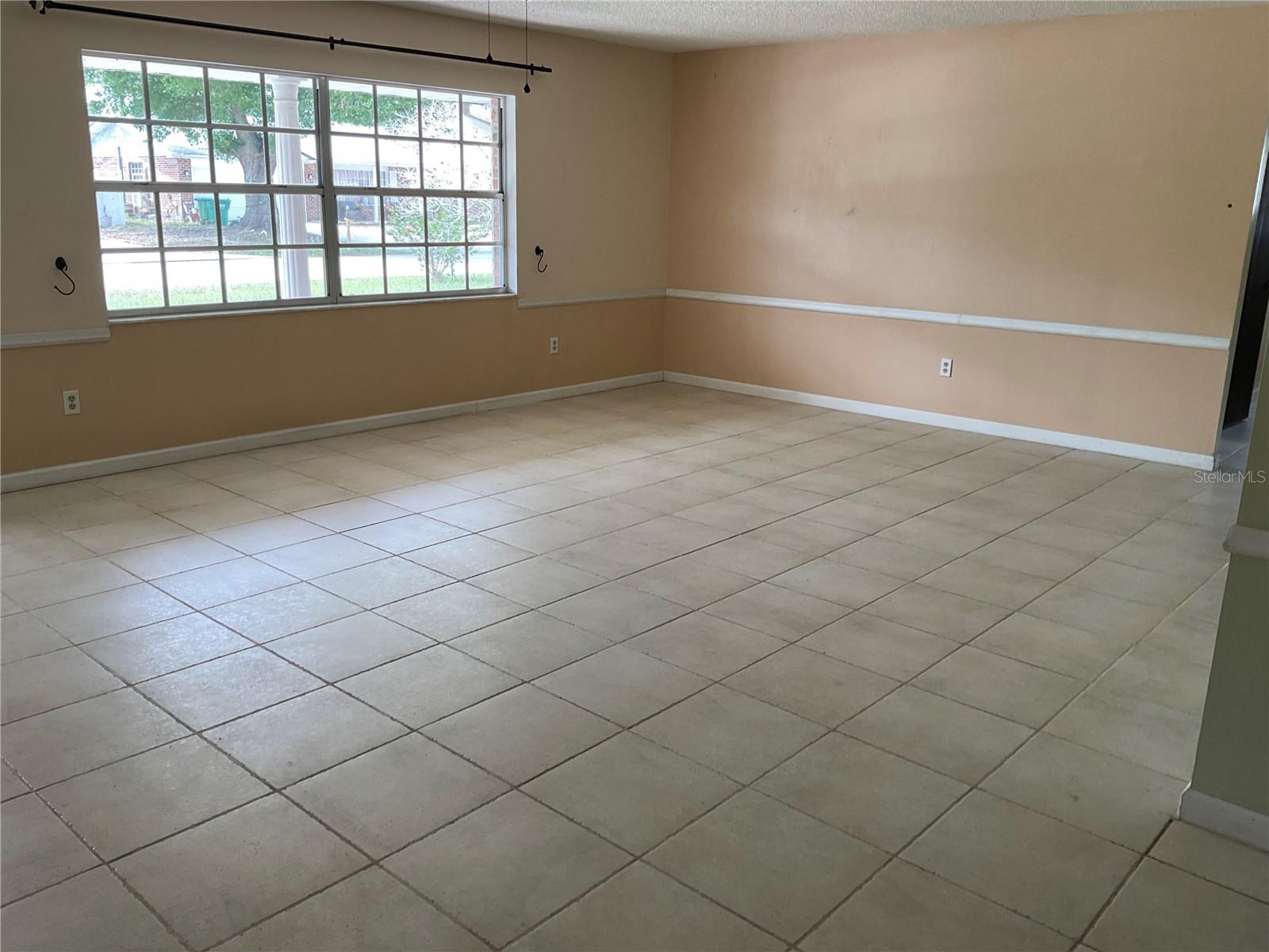 1073 W EMBASSY DR, DELTONA, FL, 32725