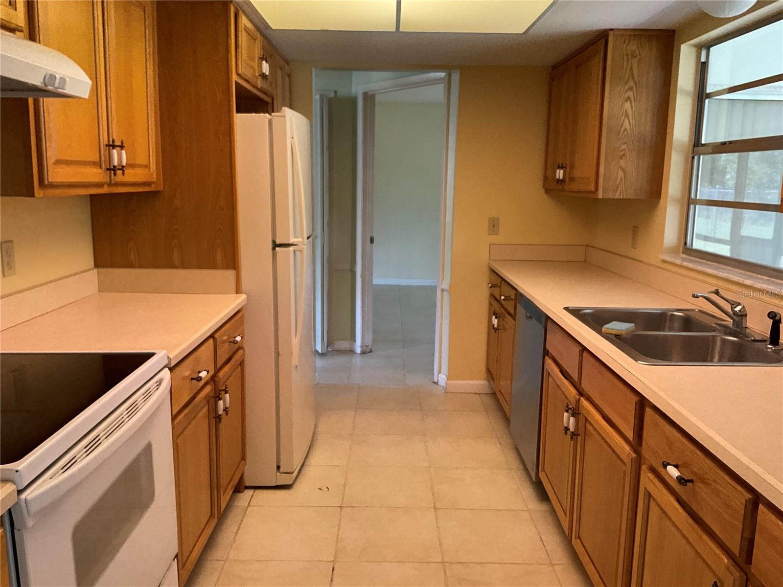 1073 W EMBASSY DR, DELTONA, FL, 32725