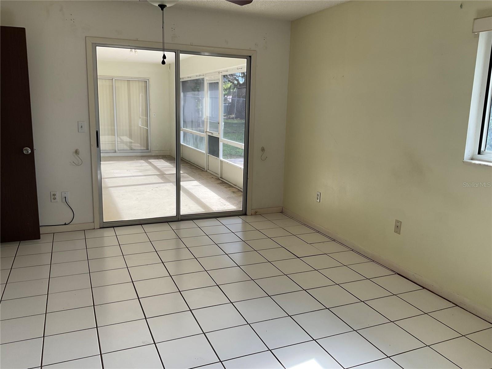 1073 W EMBASSY DR, DELTONA, FL, 32725
