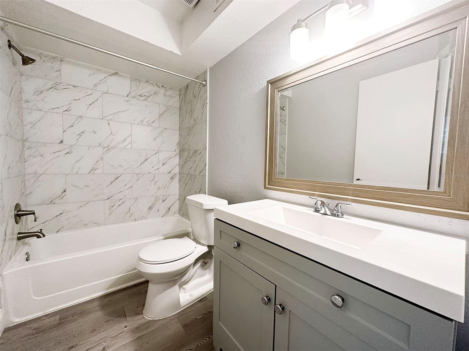 5124 CONROY RD #12, ORLANDO, FL, 32811