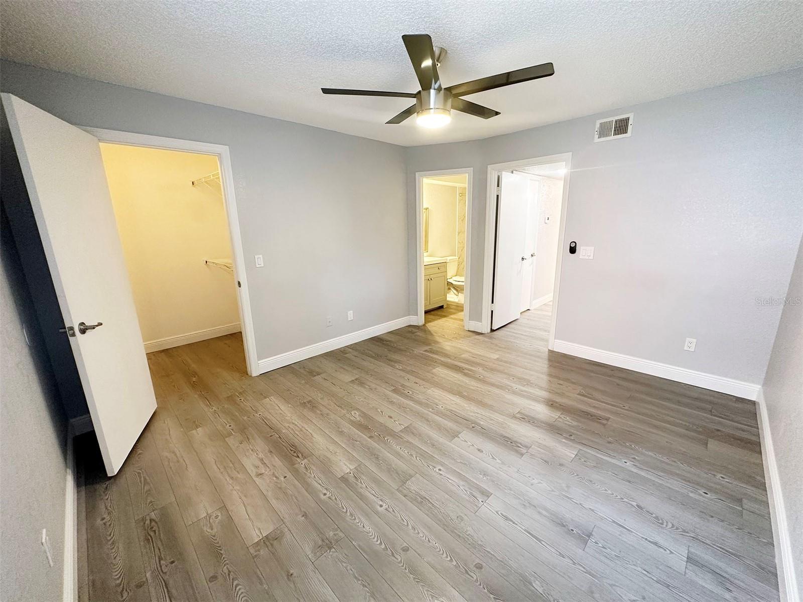 5124 CONROY RD #12, ORLANDO, FL, 32811