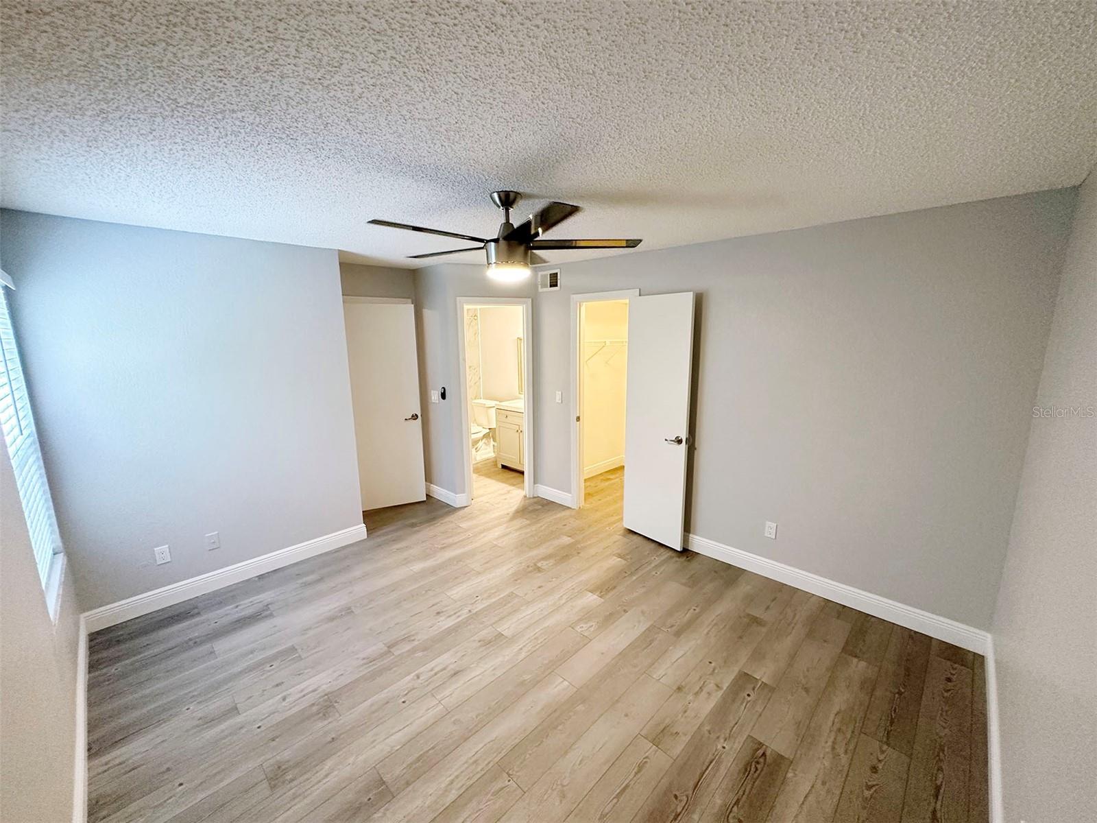 5124 CONROY RD #12, ORLANDO, FL, 32811