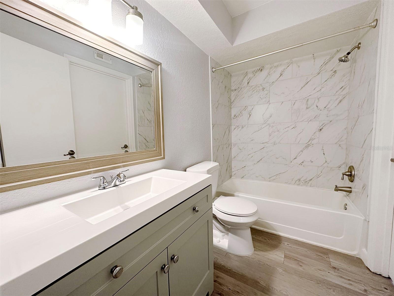 5124 CONROY RD #12, ORLANDO, FL, 32811