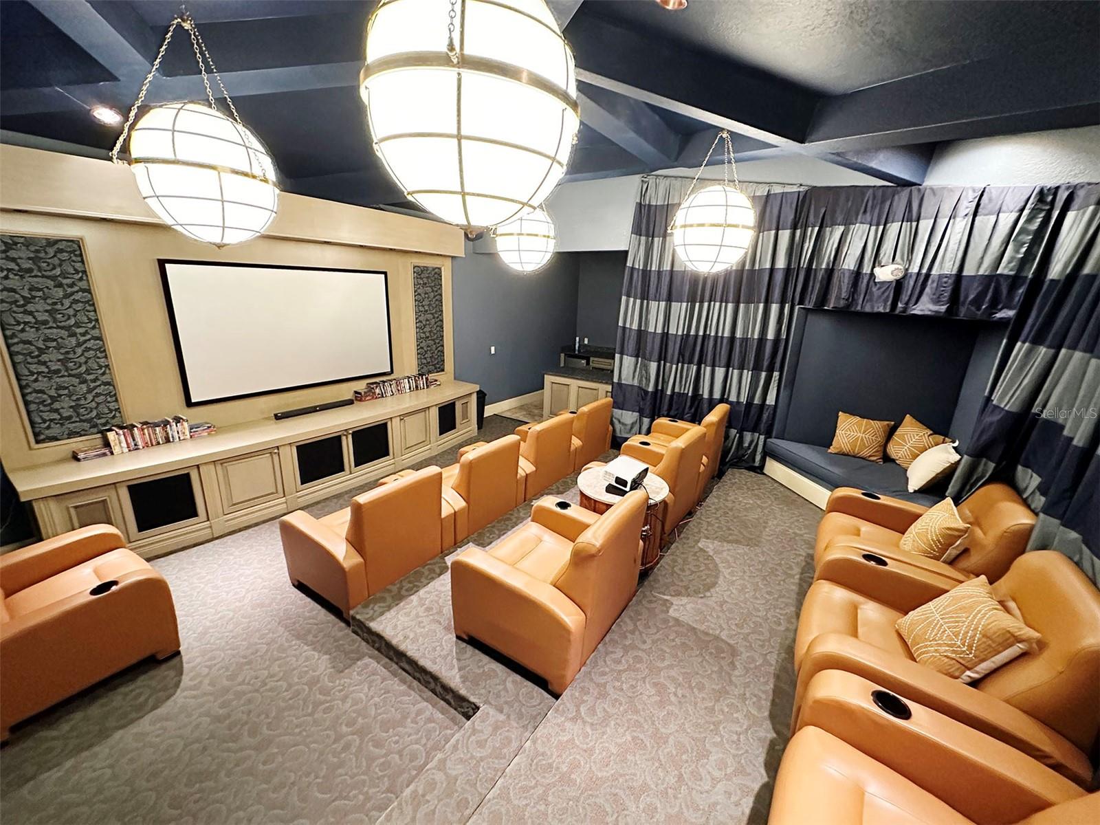 5124 CONROY RD #12, ORLANDO, FL, 32811