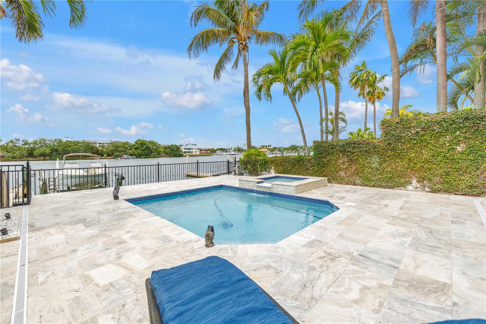 1133 ABBEYS WAY, TAMPA, FL, 33602