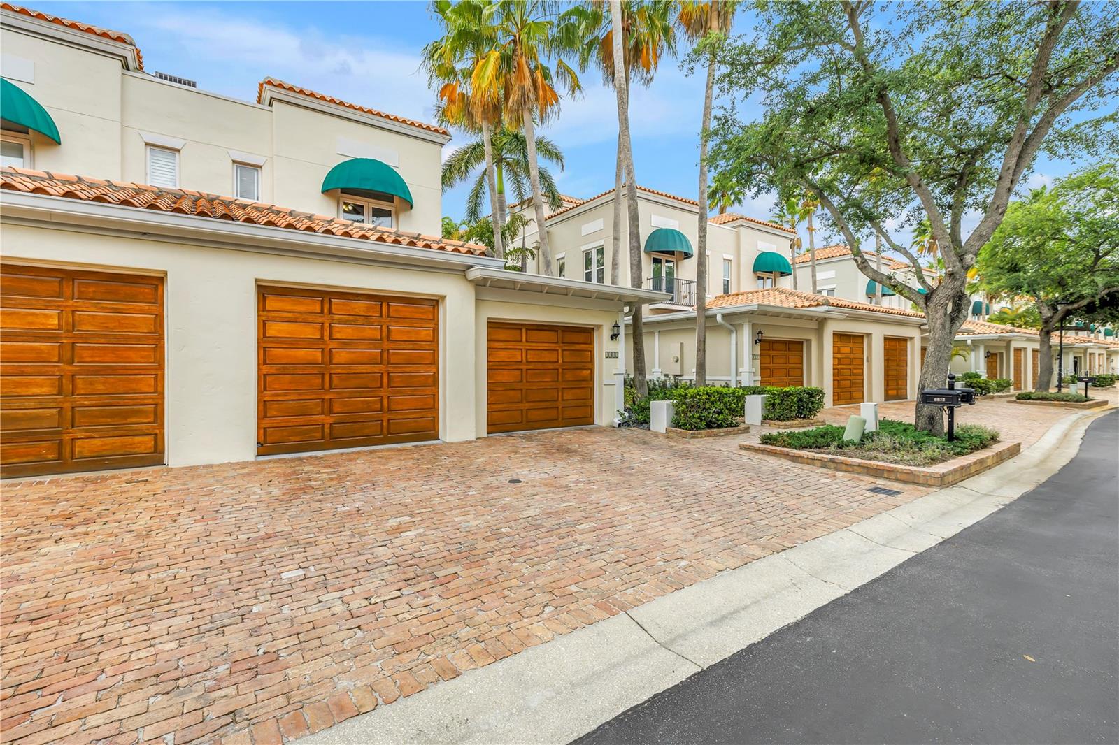 1133 ABBEYS WAY, TAMPA, FL, 33602